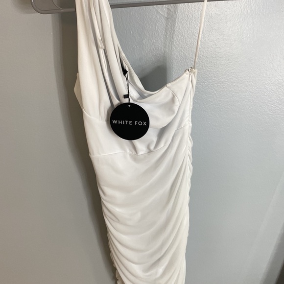 White fox one shoulder drapped white mini dressed - Picture 2 of 5